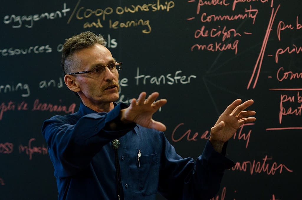 Mitchell Diabo, Projects Manager at the Kasabonika Lake Community Development Corporation, presents his group’s strategy suggestion: networking energy-poor communities.Michael Bennet