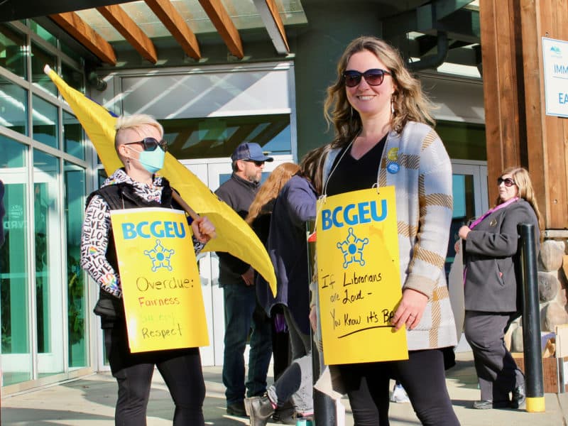 virl librarians strike outside cowichan library