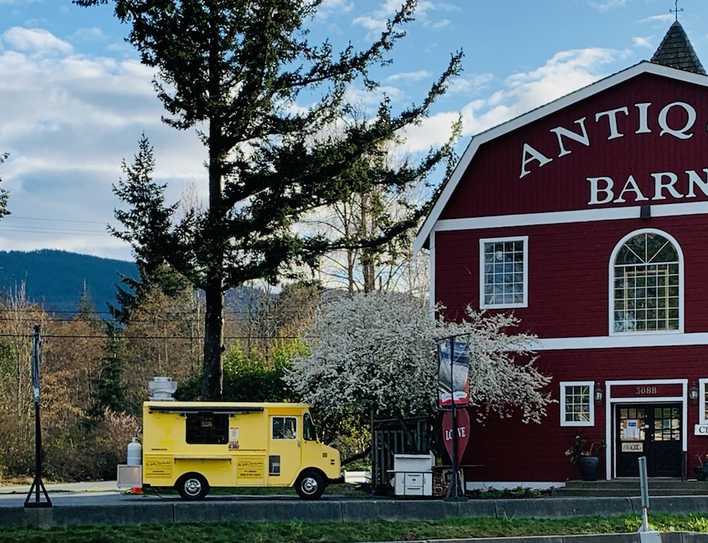 the yellow sub machine food truck