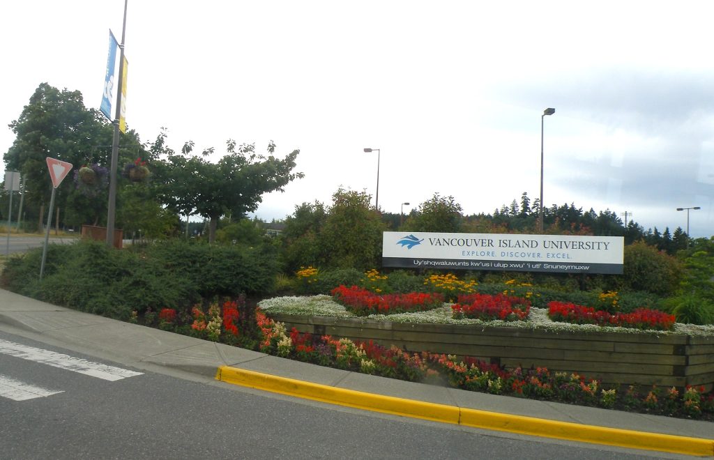 VIU's front entrance sign